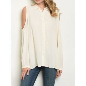 *MAKE OFFER. DONATING JANUARY 1. BUTTON FRONT BLOUSE WITH COLD SHOULDER CUT OUTS